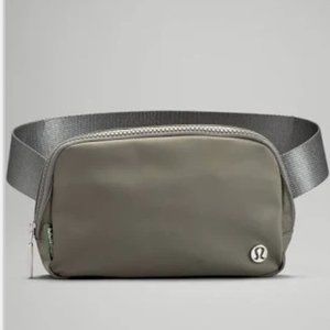 lululemon everywhere belt bag 1L in grey sage